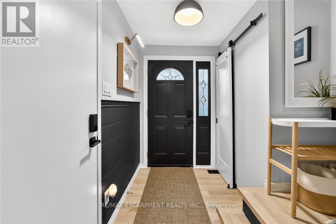 15 - 23 Watsons Lane, Hamilton, Ontario  L9H 5G9 - Photo 4 - X12985976