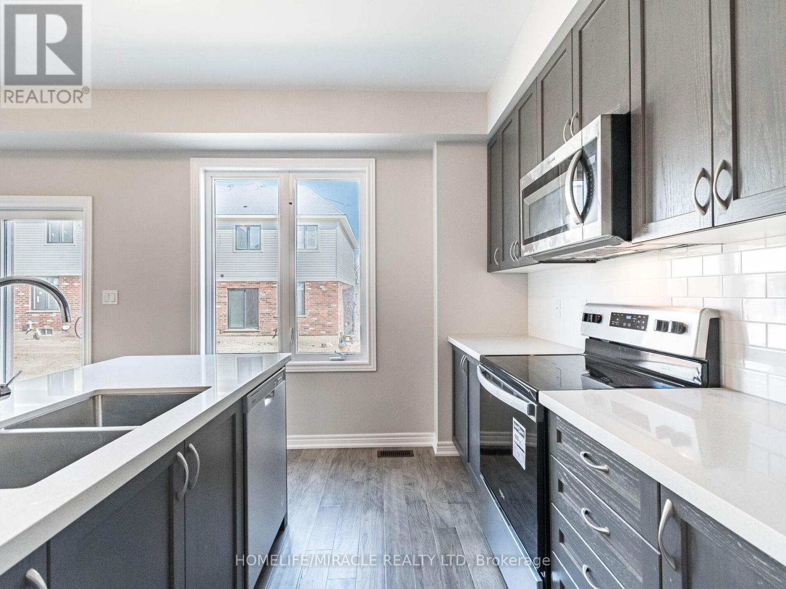 140 Aquasanta Crescent, Hamilton, Ontario  L9B 0J8 - Photo 22 - X12985988