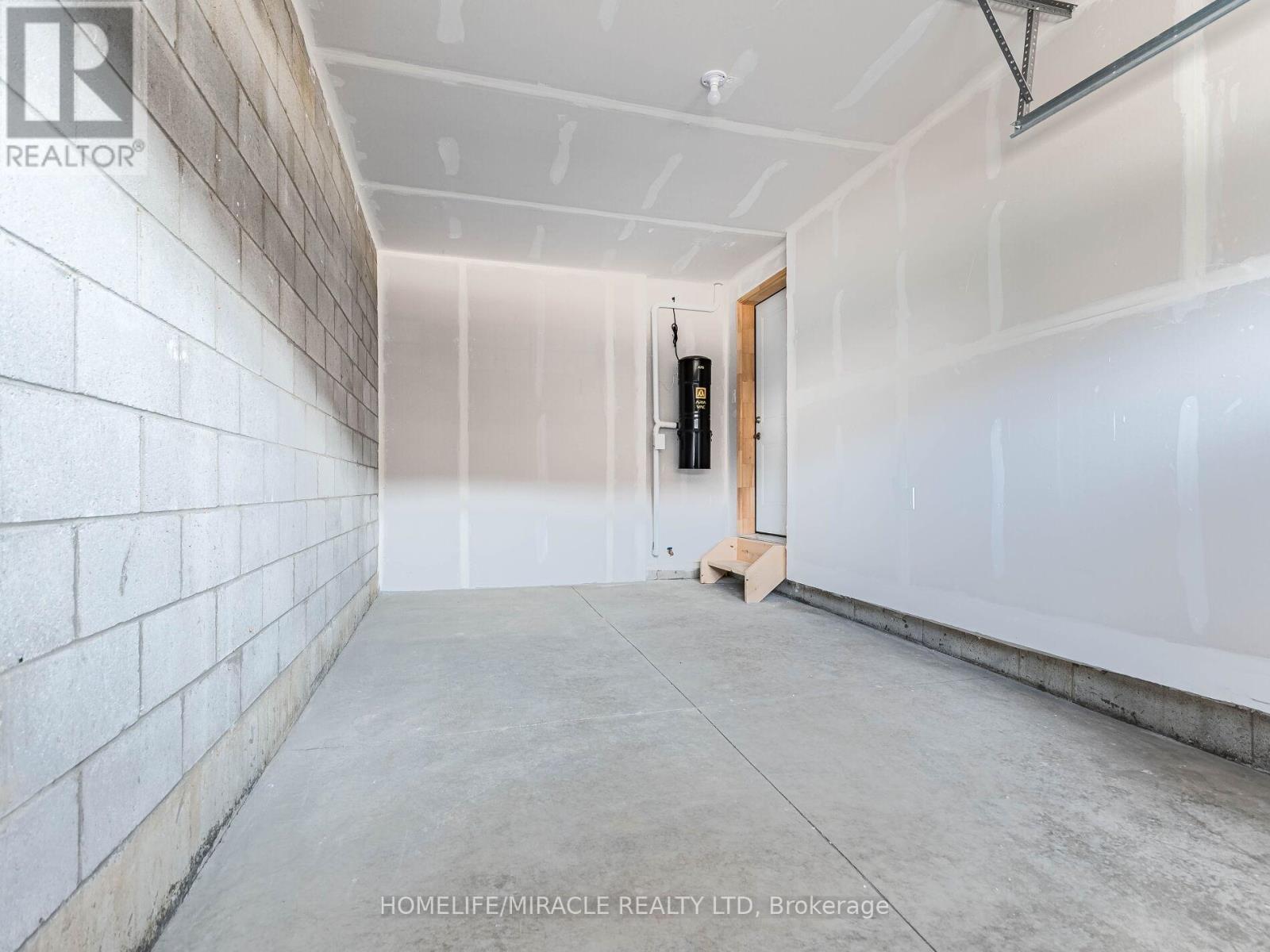 140 Aquasanta Crescent, Hamilton, Ontario  L9B 0J8 - Photo 47 - X12985988