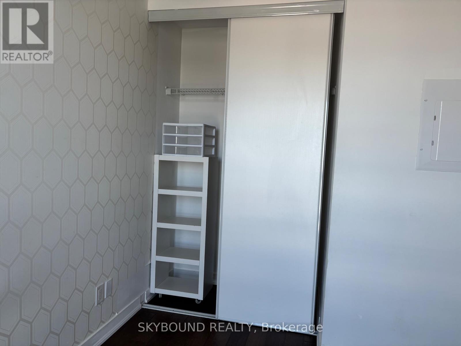 2723 - 165 Legion Road N, Toronto, Ontario  M8Y 0B3 - Photo 12 - W12985706