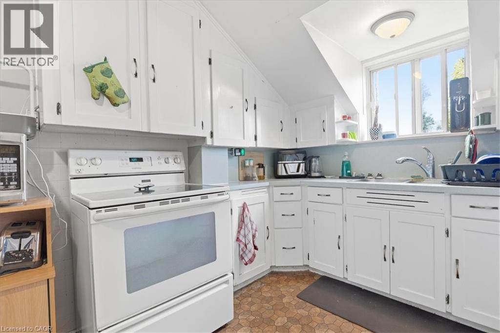 31 Bingeman Street, Kitchener, Ontario  N2H 2R7 - Photo 8 - 40815016