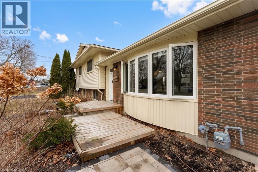 35 Bishops Road, St. Catharines, Ontario  L2M 1T8 - Photo 3 - 40811486