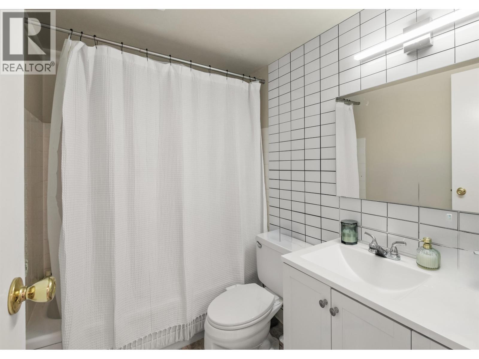 1205 2012 Fullerton Avenue, North Vancouver, British Columbia  V7P 3E3 - Photo 15 - R3110011