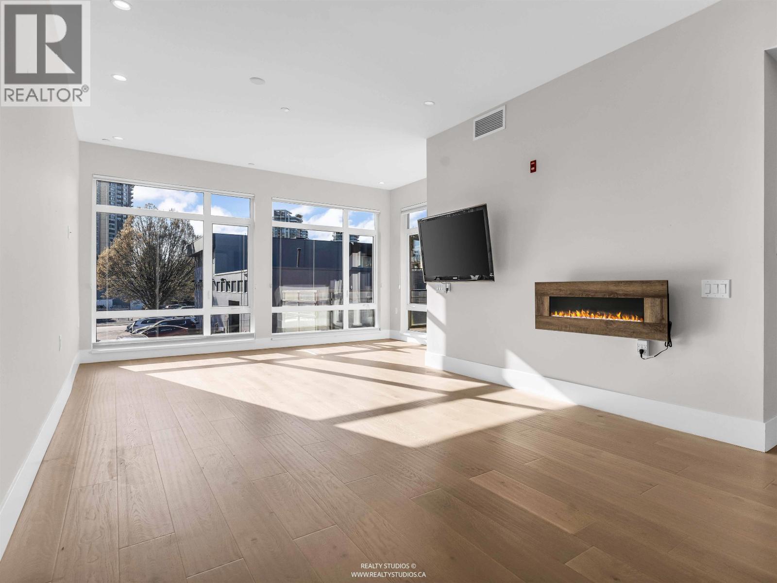 206 1591 Bowser Avenue, North Vancouver, British Columbia  V7P 2Y4 - Photo 8 - R3109972