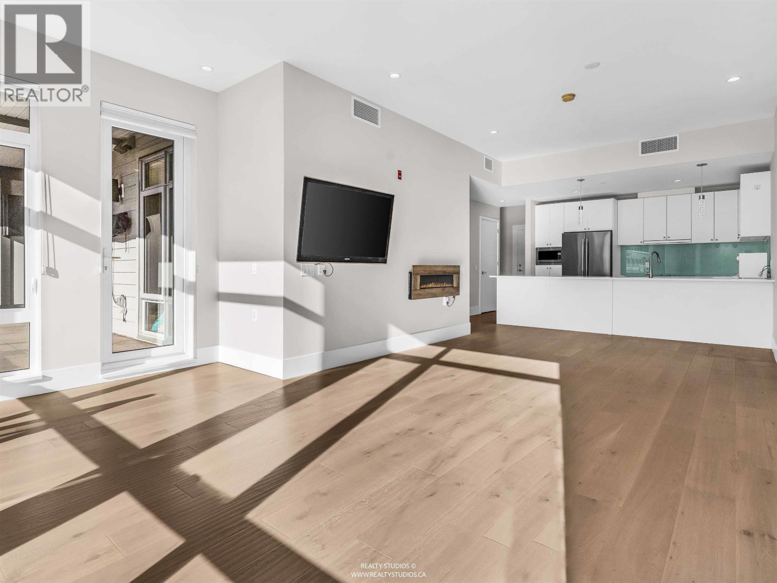 206 1591 Bowser Avenue, North Vancouver, British Columbia  V7P 2Y4 - Photo 10 - R3109972