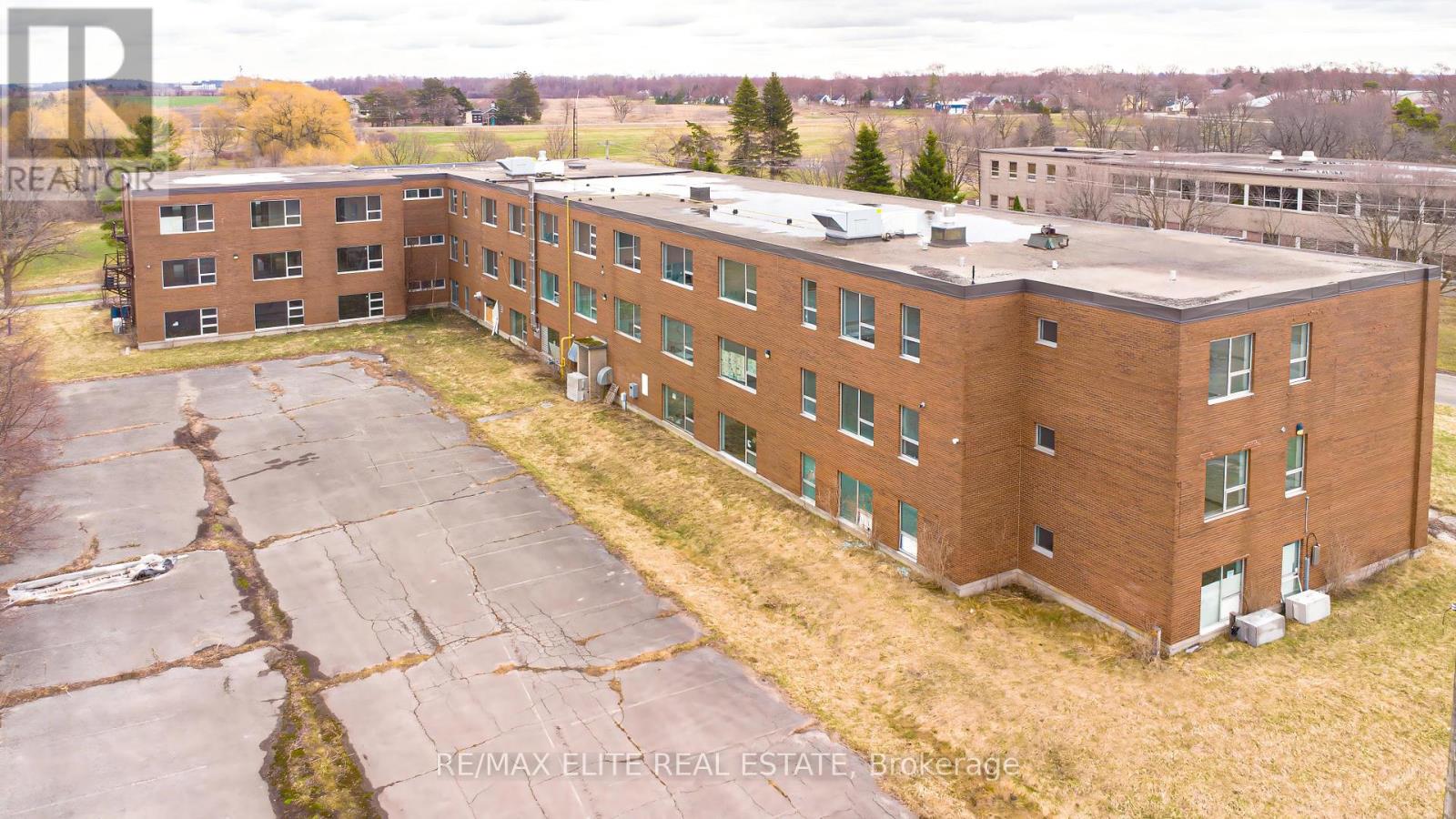 424 Quebec Avenue, South Huron, Ontario  N0M 1Y0 - Photo 3 - X12966514