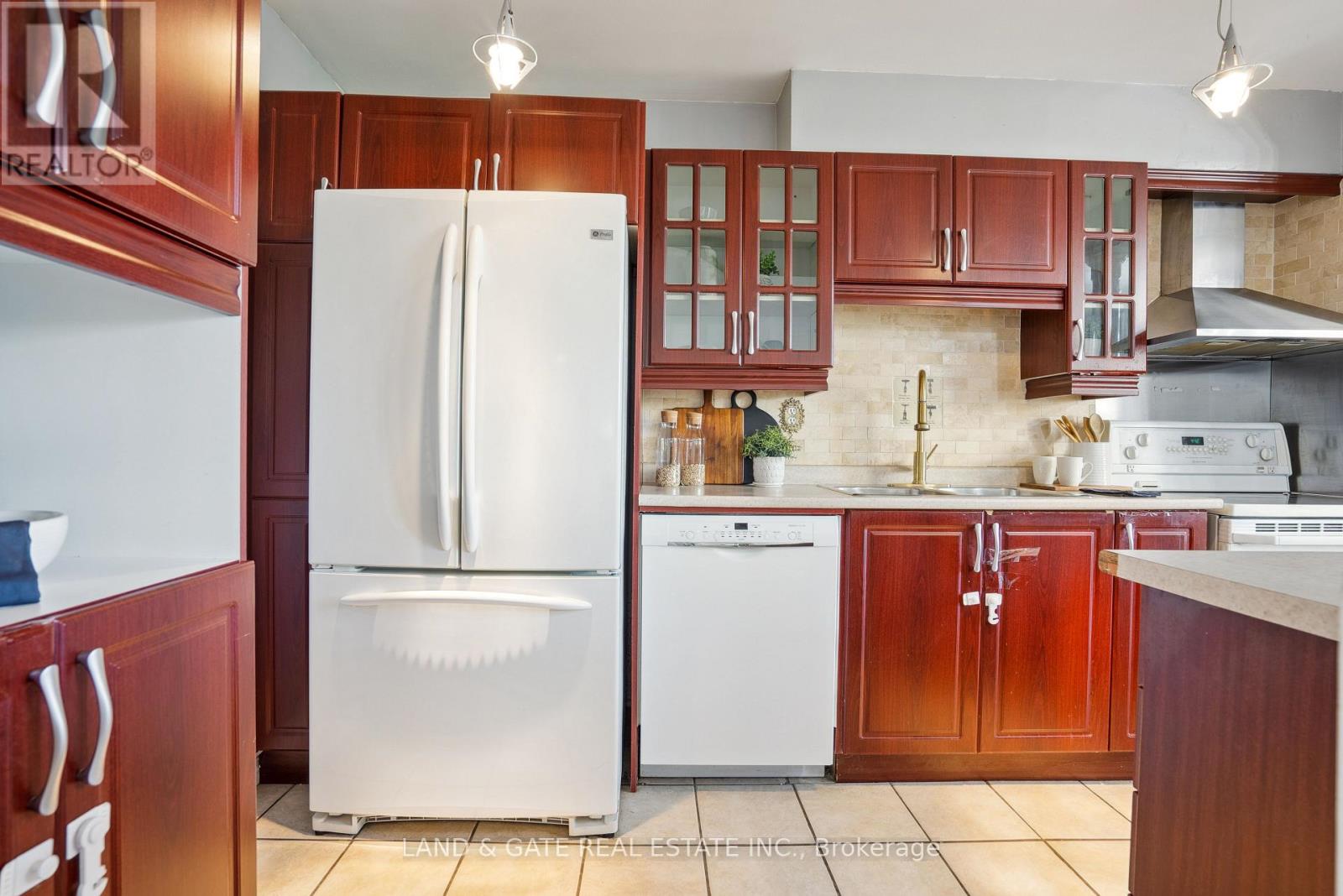 702 - 260 Seneca Hill Drive, Toronto (Don Valley Village), Ontario  M2J 4S6 - Photo 13 - C12986028