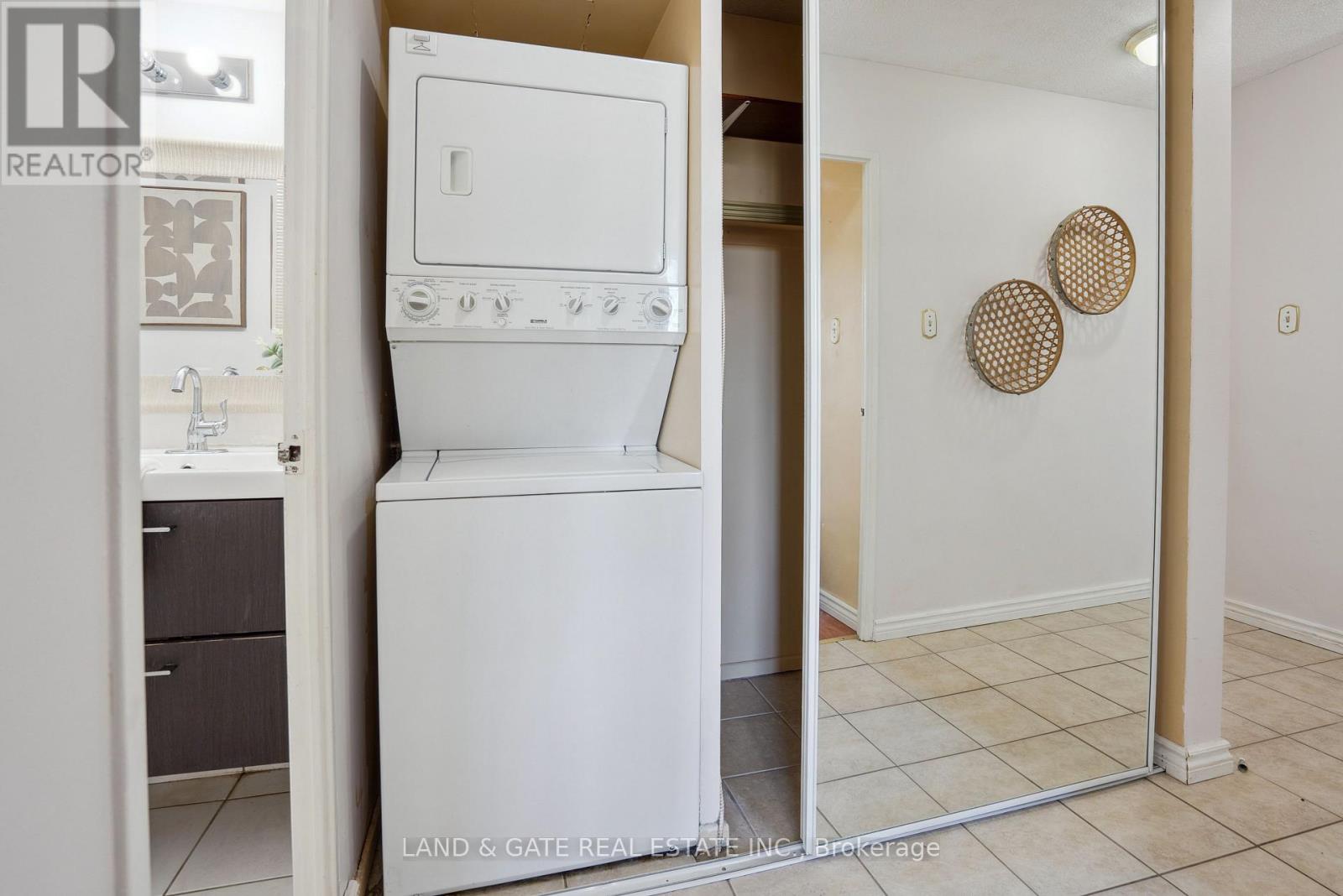 702 - 260 Seneca Hill Drive, Toronto (Don Valley Village), Ontario  M2J 4S6 - Photo 20 - C12986028