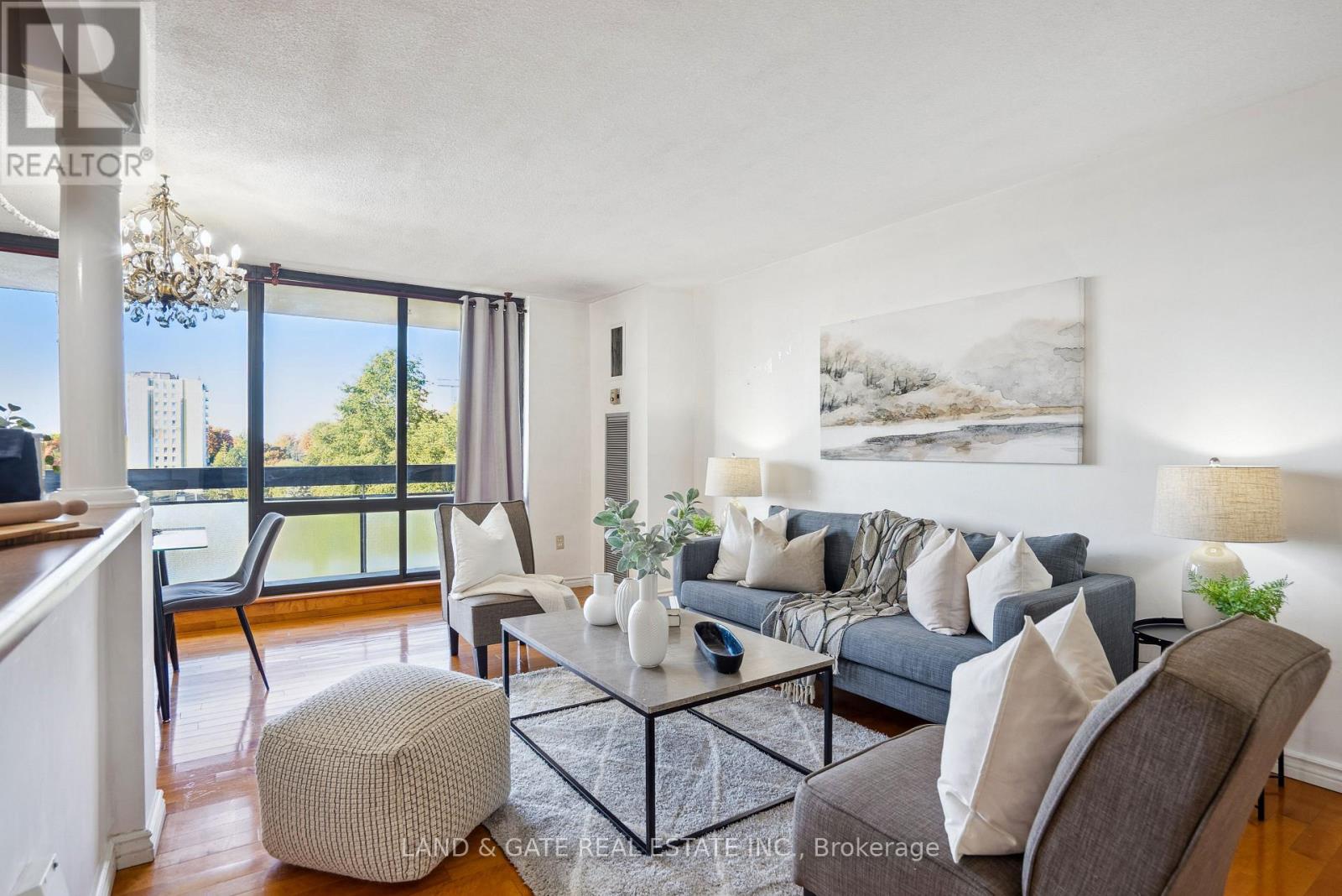 702 - 260 Seneca Hill Drive, Toronto (Don Valley Village), Ontario  M2J 4S6 - Photo 5 - C12986028