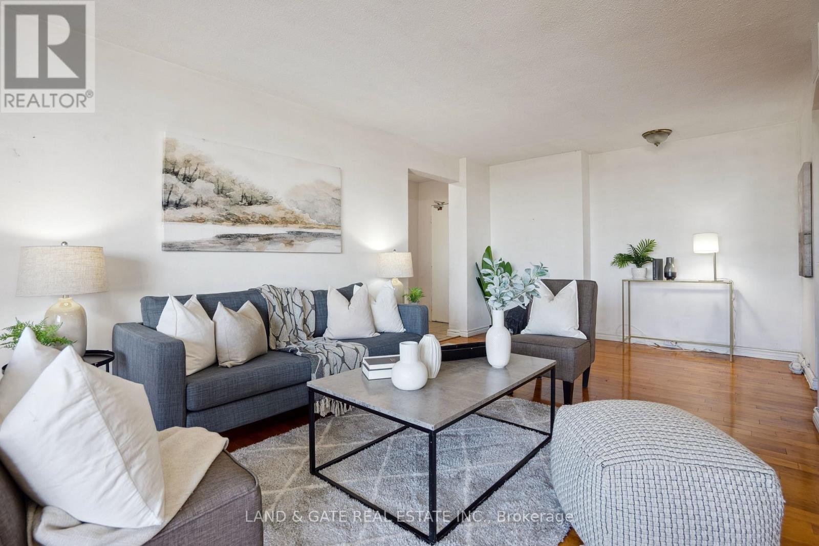 702 - 260 Seneca Hill Drive, Toronto (Don Valley Village), Ontario  M2J 4S6 - Photo 6 - C12986028