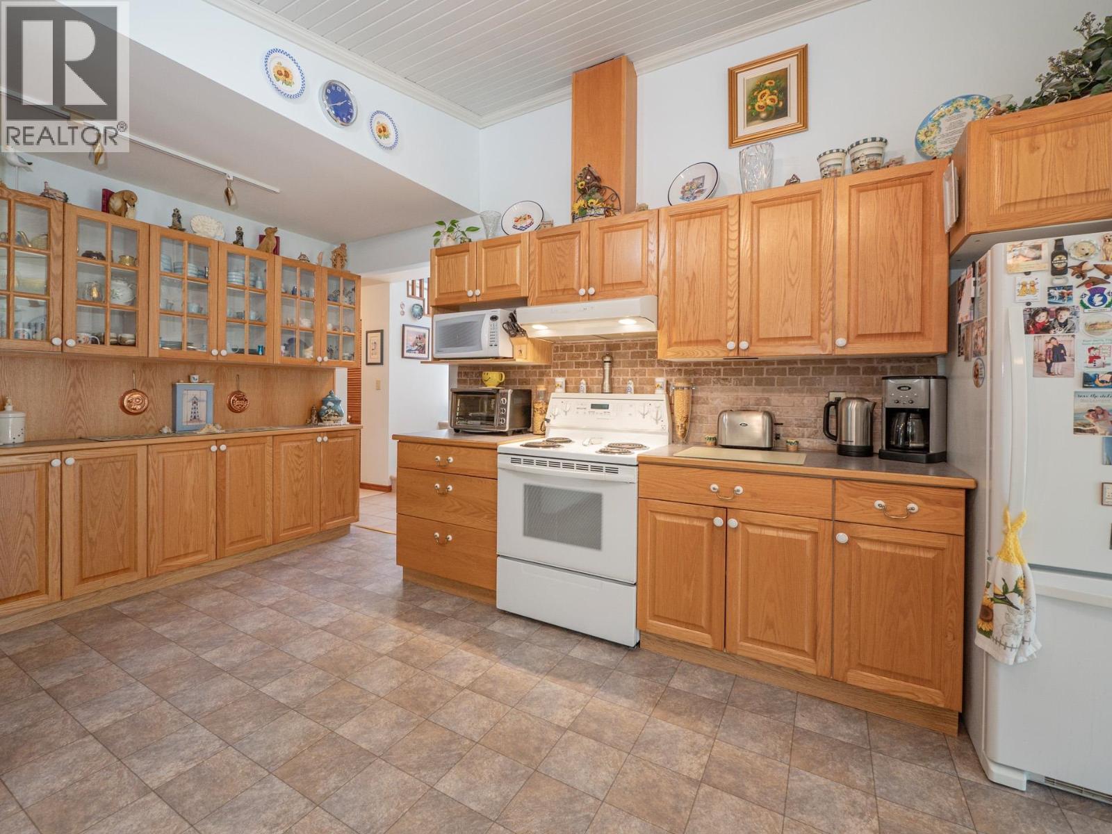 1459 Gower Point Road, Gibsons, British Columbia  V0N 1V3 - Photo 13 - R3110078