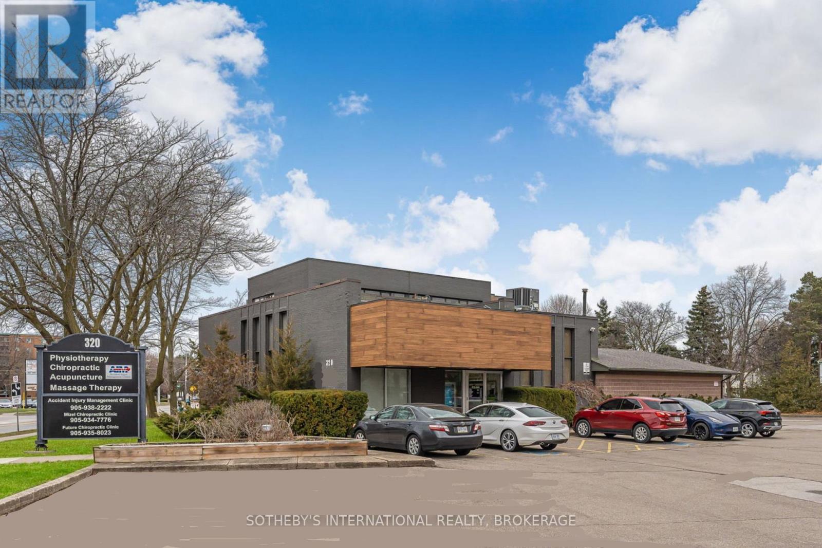 320 Vine Street, St. Catharines, Ontario  L2M 4T3 - Photo 2 - X12986044