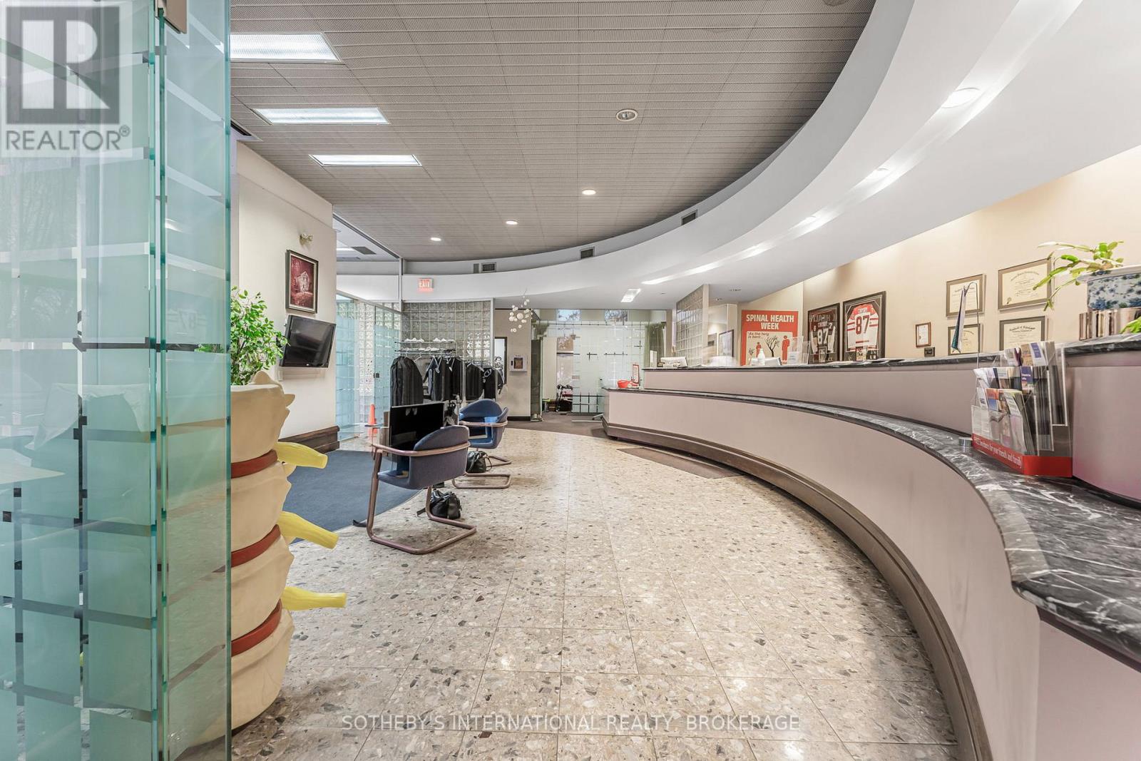 320 Vine Street, St. Catharines, Ontario  L2M 4T3 - Photo 7 - X12986044