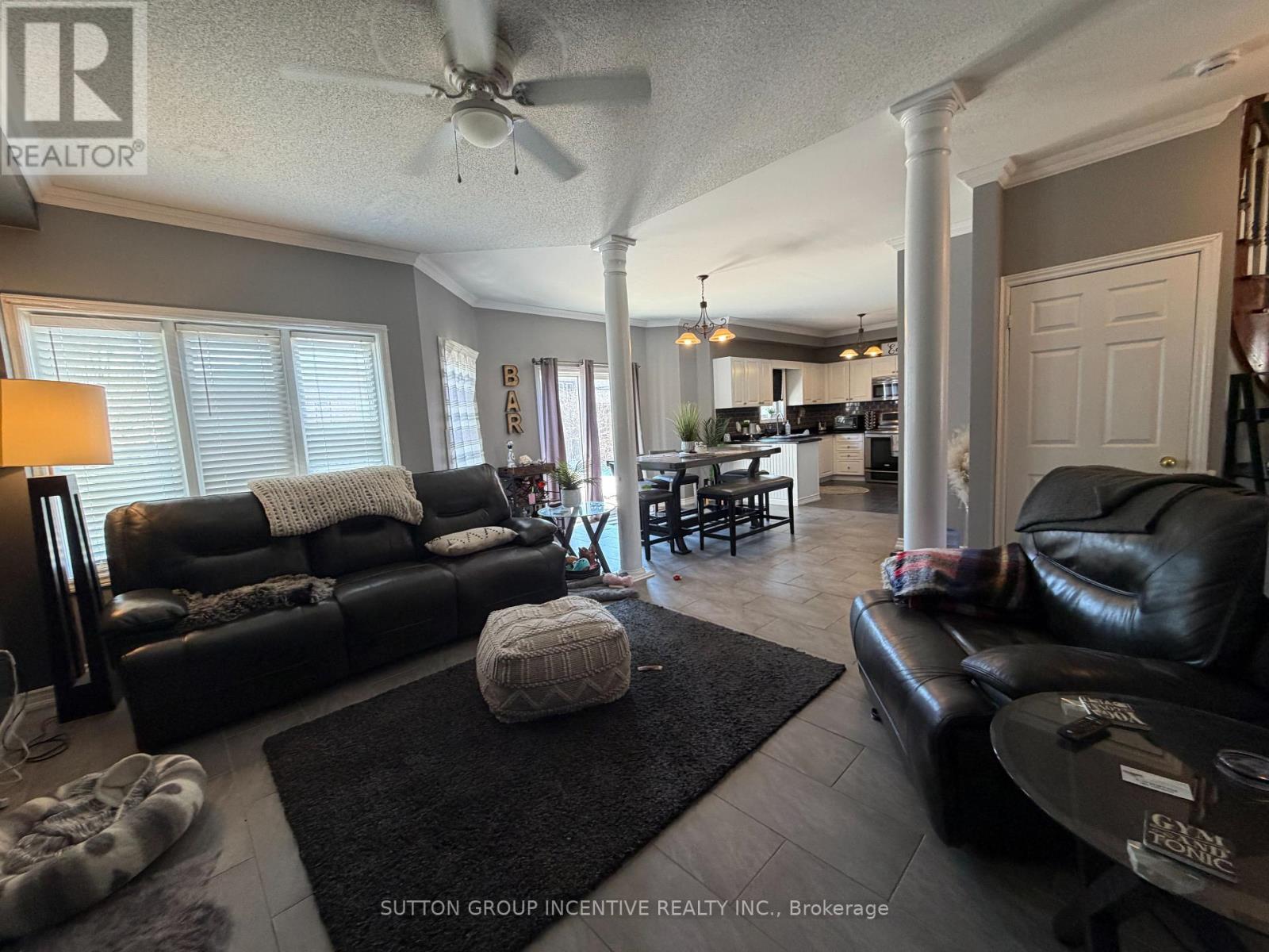 422 Mapleton Avenue, Barrie, Ontario  L4N 0Z8 - Photo 5 - S12986020