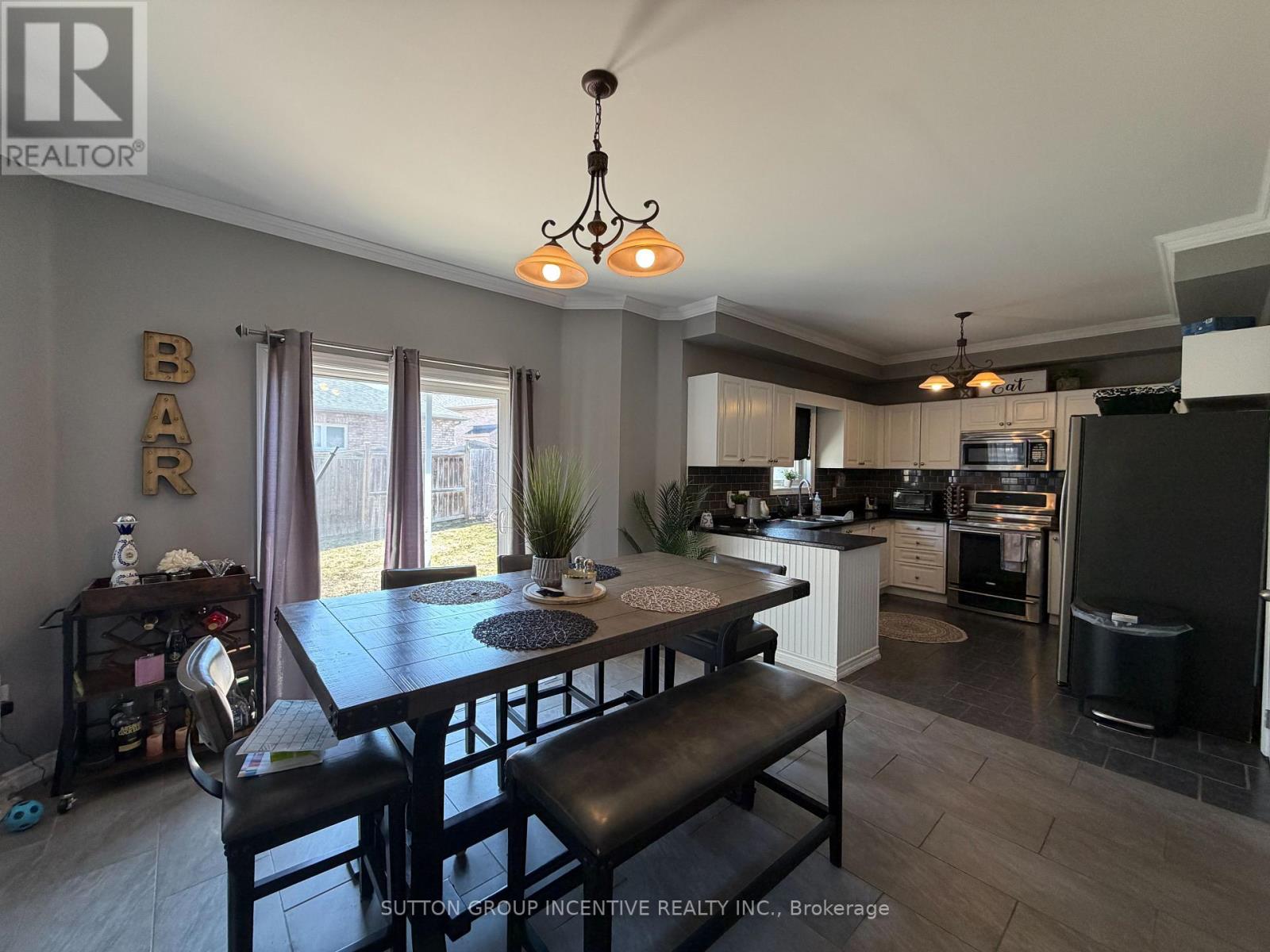 422 Mapleton Avenue, Barrie, Ontario  L4N 0Z8 - Photo 6 - S12986020