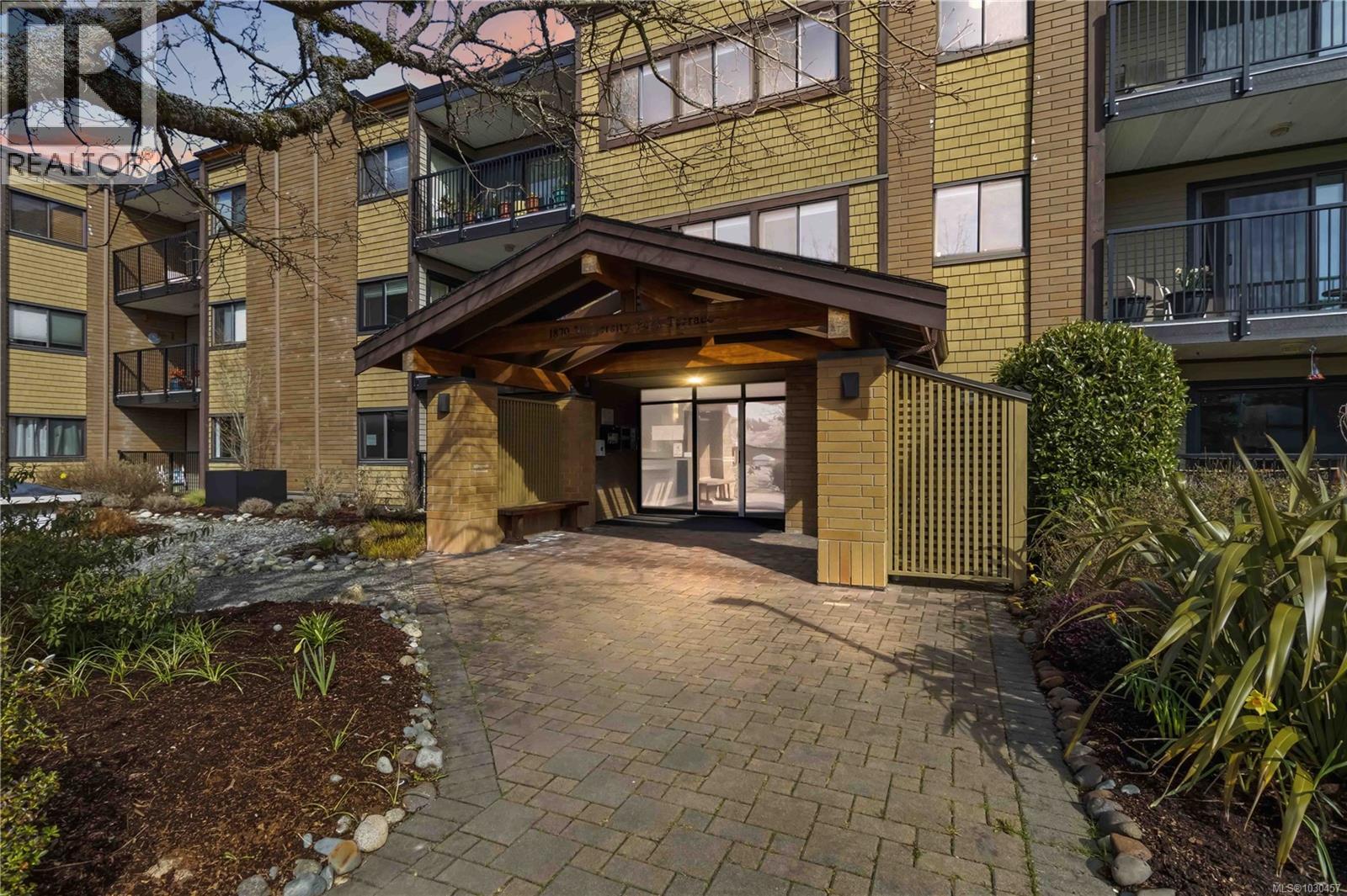 224 1870 McKenzie Ave, Saanich, British Columbia