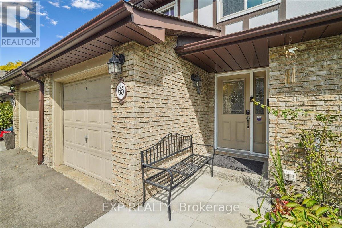 65 Greenwich Circle, Brampton, Ontario  L6S 2E8 - Photo 2 - W12986022