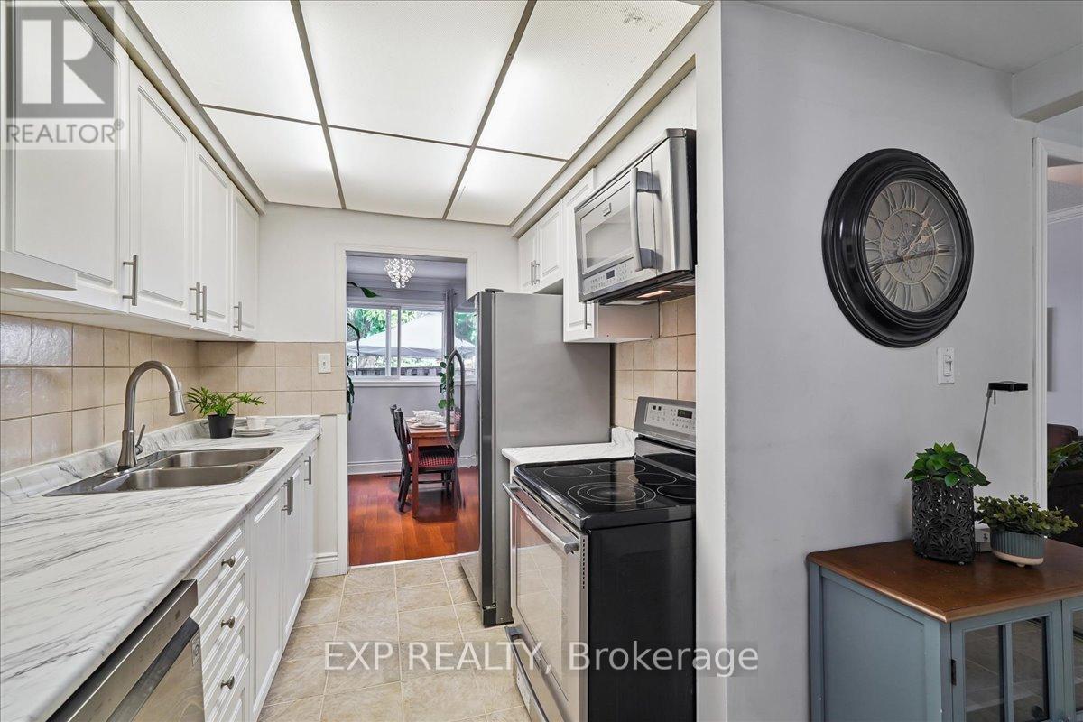 65 Greenwich Circle, Brampton, Ontario  L6S 2E8 - Photo 6 - W12986022