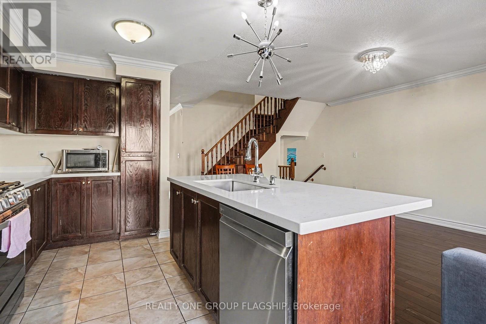 4208 Prudham Avenue, Burlington, Ontario  L7M 0N2 - Photo 10 - W12986040