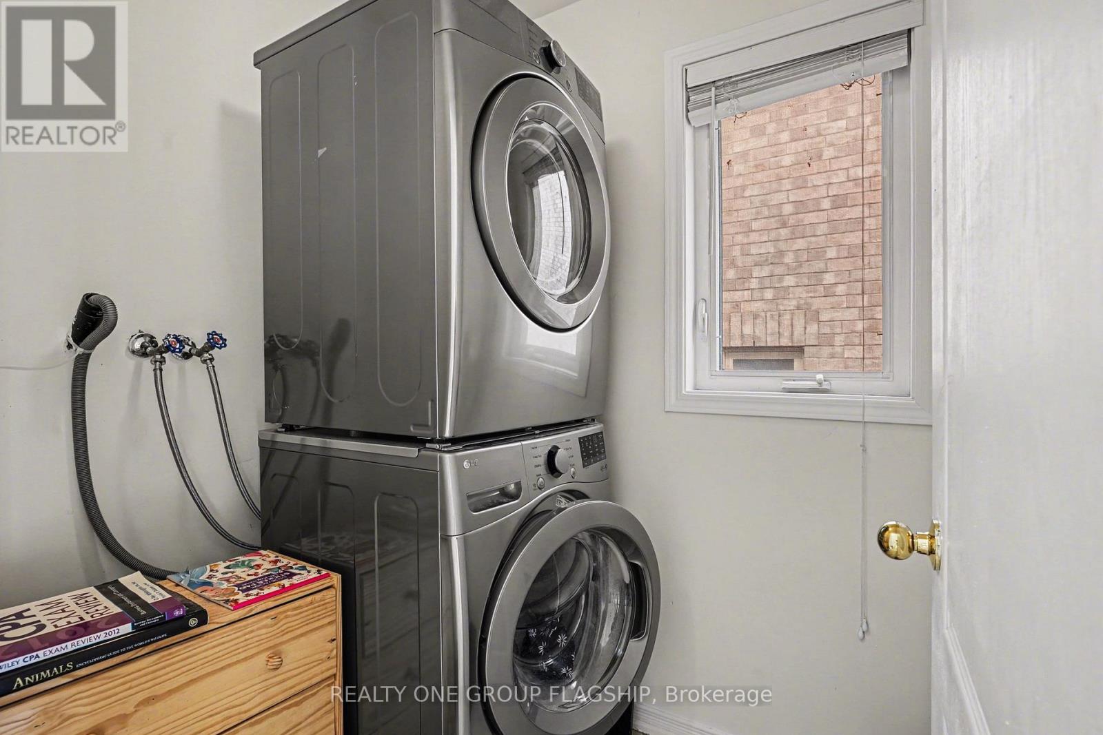 4208 Prudham Avenue, Burlington, Ontario  L7M 0N2 - Photo 12 - W12986040