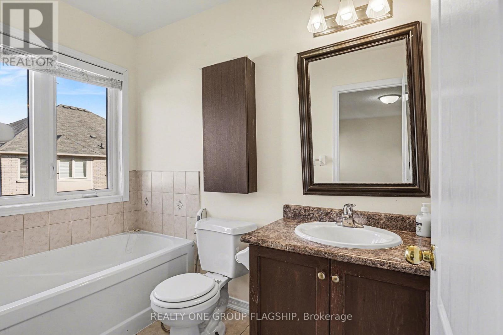 4208 Prudham Avenue, Burlington, Ontario  L7M 0N2 - Photo 16 - W12986040