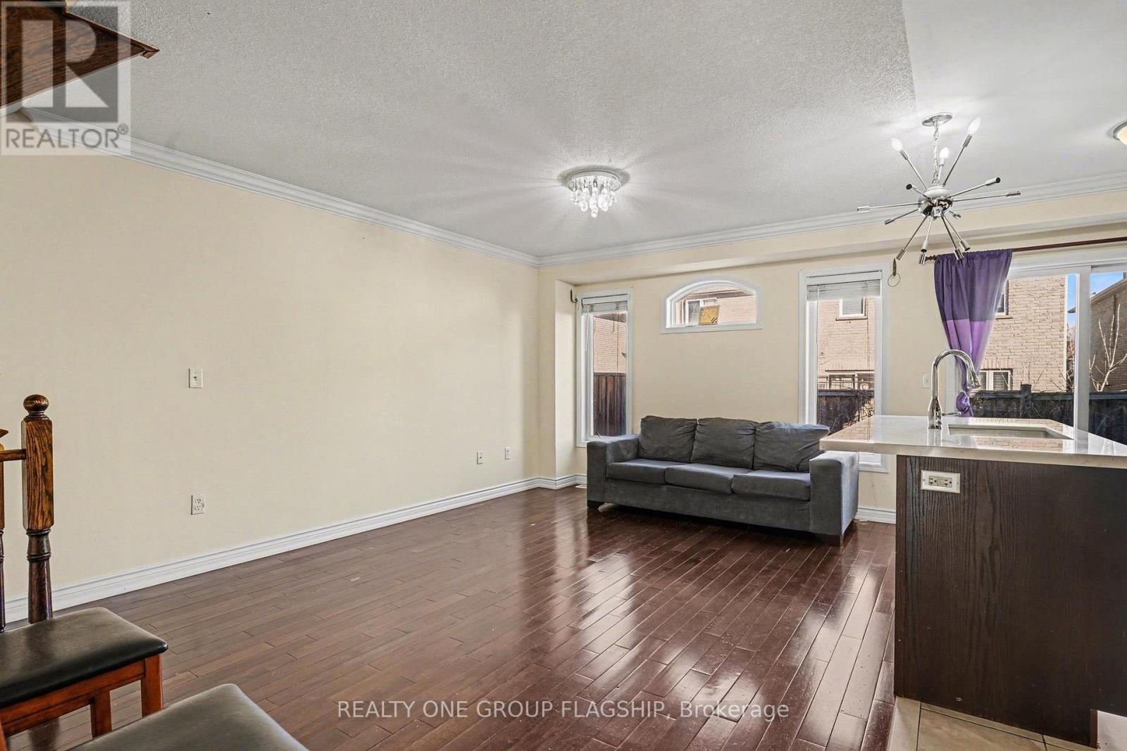 4208 Prudham Avenue, Burlington, Ontario  L7M 0N2 - Photo 4 - W12986040