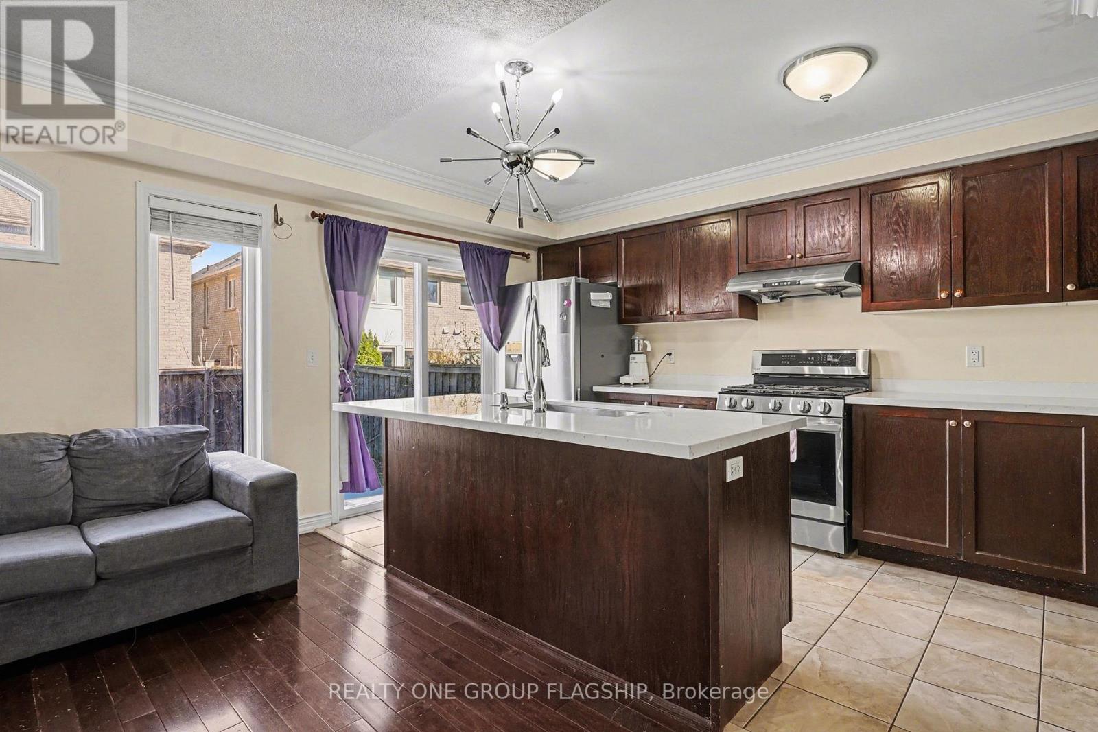 4208 Prudham Avenue, Burlington, Ontario  L7M 0N2 - Photo 5 - W12986040