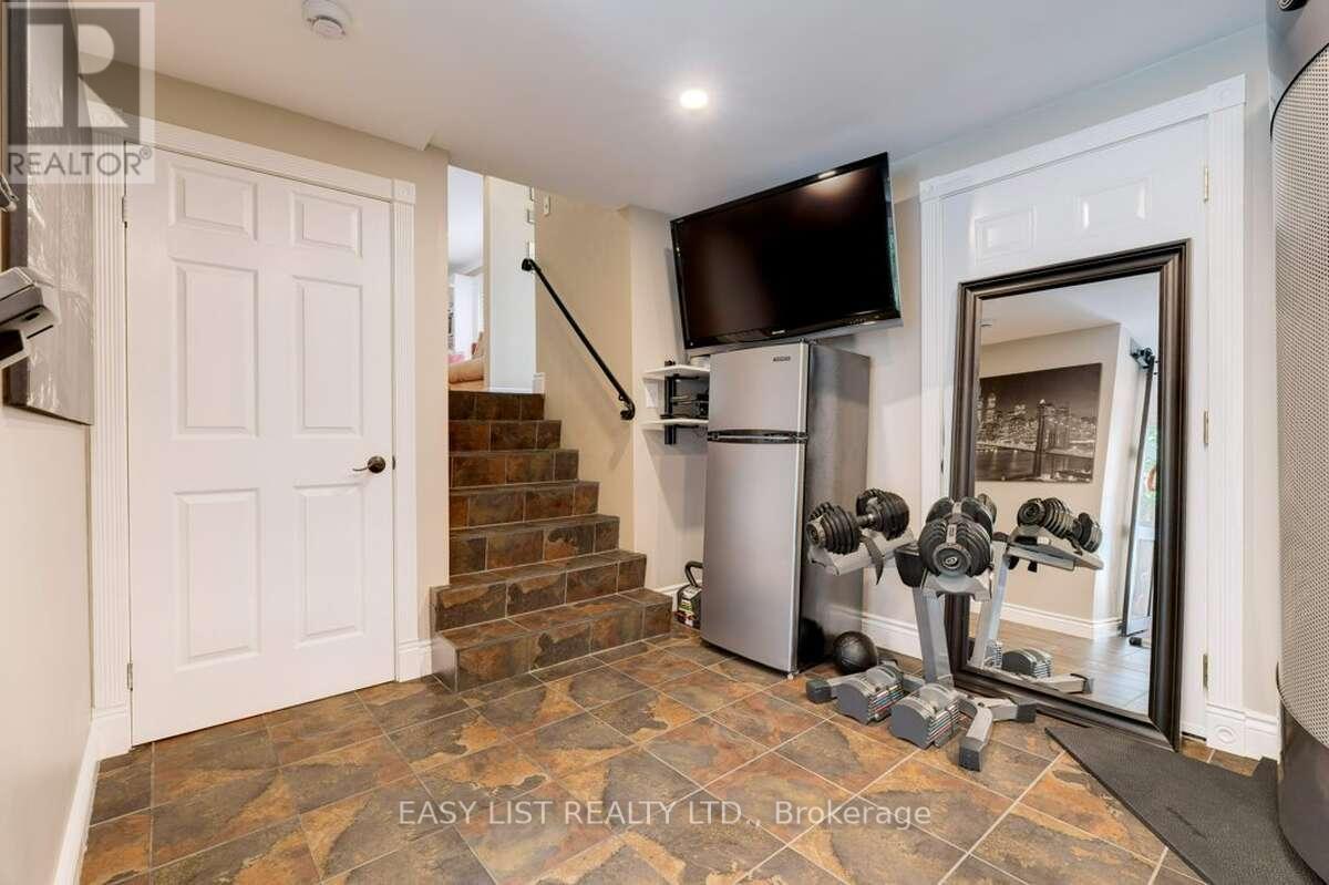 193 Pine Cove Road, Burlington, Ontario  L7N 1W1 - Photo 18 - W12986048