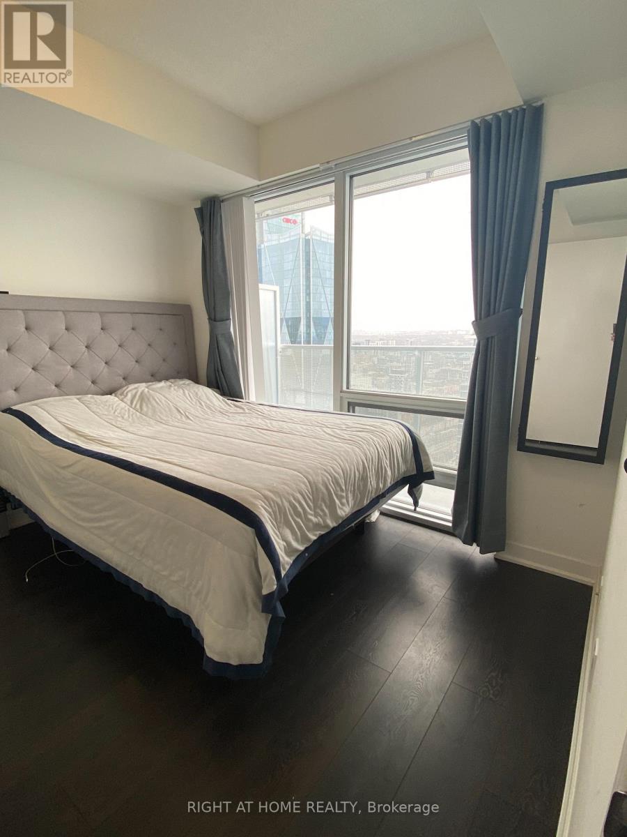 5605 - 88 Harbour Street, Toronto, Ontario  M5J 0C3 - Photo 2 - C12986086