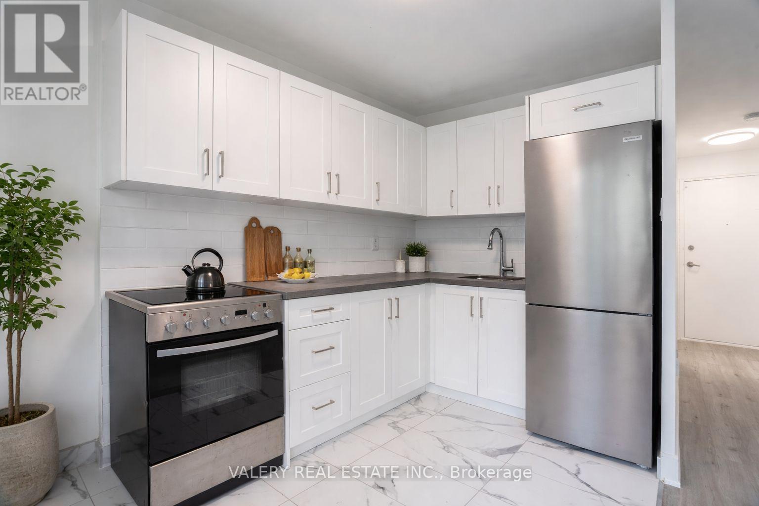 601 - 177 St. George Street, Toronto, Ontario  M5R 2M5 - Photo 2 - C12986088