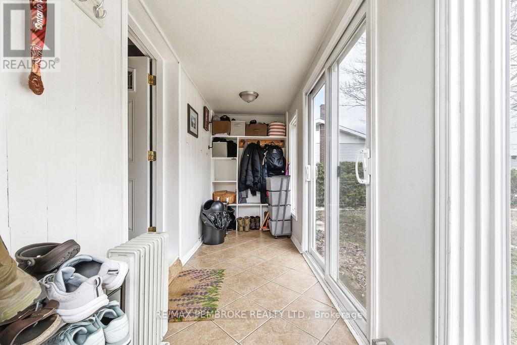 2849 Petawawa Boulevard, Petawawa, Ontario  K8H 2K7 - Photo 11 - X12986078