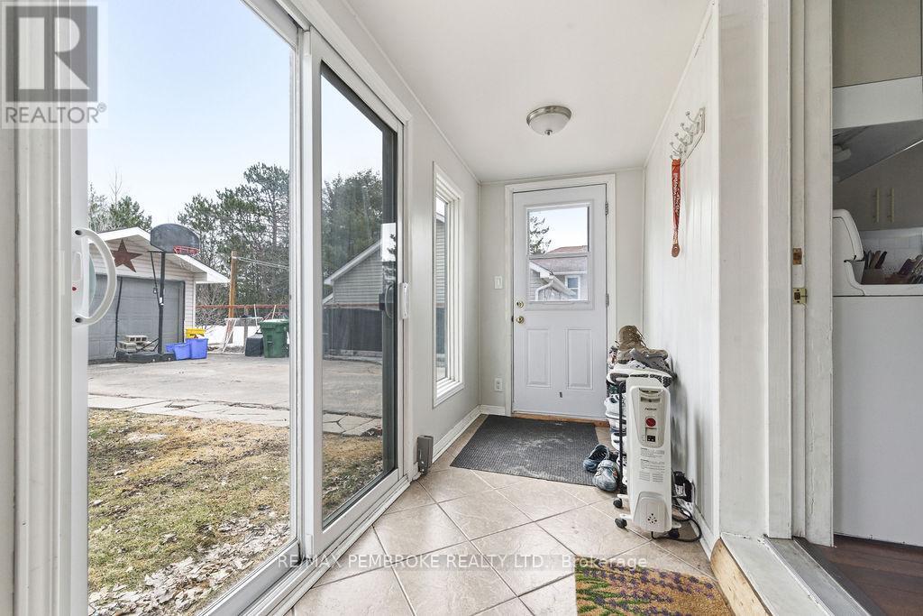 2849 Petawawa Boulevard, Petawawa, Ontario  K8H 2K7 - Photo 12 - X12986078