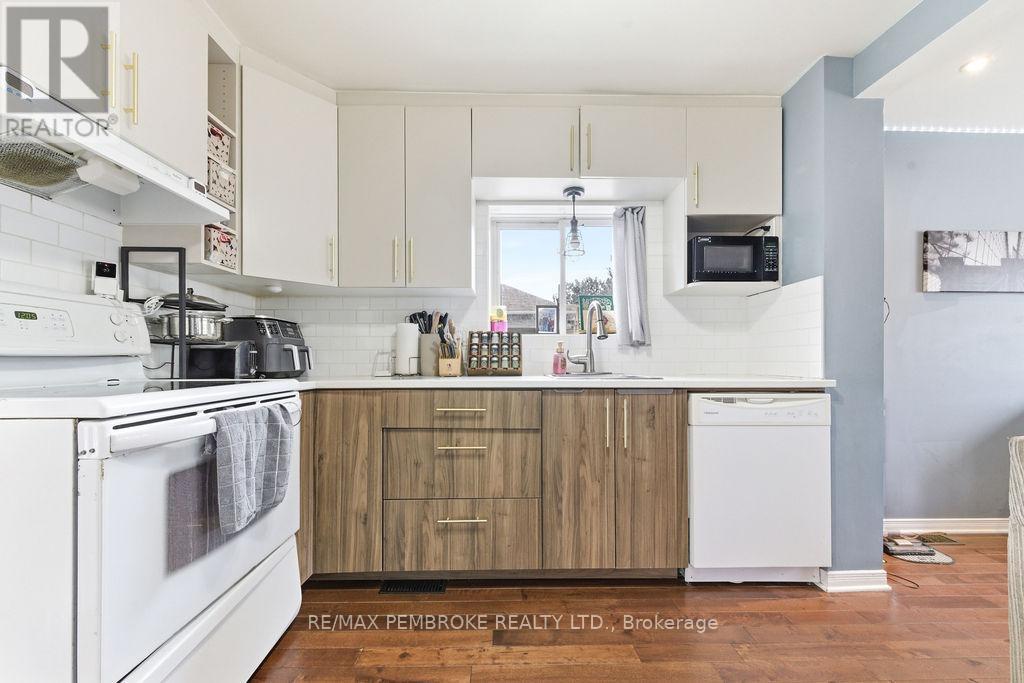 2849 Petawawa Boulevard, Petawawa, Ontario  K8H 2K7 - Photo 14 - X12986078