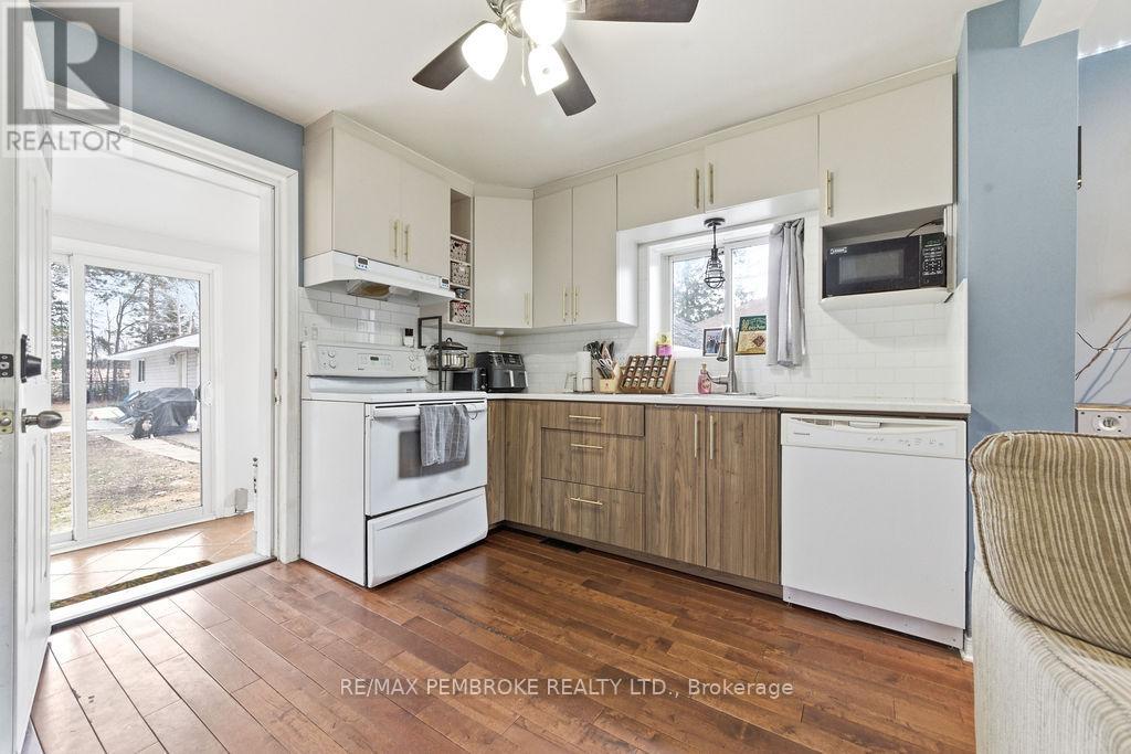 2849 Petawawa Boulevard, Petawawa, Ontario  K8H 2K7 - Photo 17 - X12986078