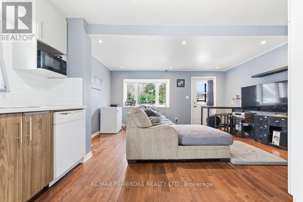 2849 Petawawa Boulevard, Petawawa, Ontario  K8H 2K7 - Photo 18 - X12986078