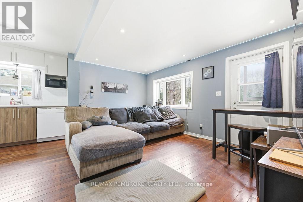 2849 Petawawa Boulevard, Petawawa, Ontario  K8H 2K7 - Photo 19 - X12986078