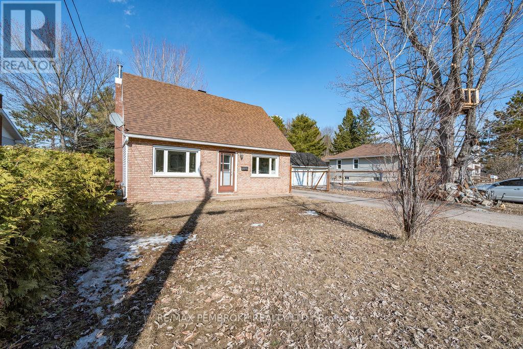 2849 Petawawa Boulevard, Petawawa, Ontario  K8H 2K7 - Photo 2 - X12986078