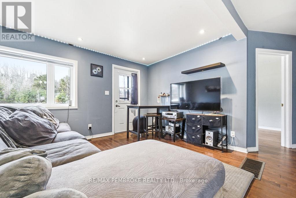 2849 Petawawa Boulevard, Petawawa, Ontario  K8H 2K7 - Photo 21 - X12986078