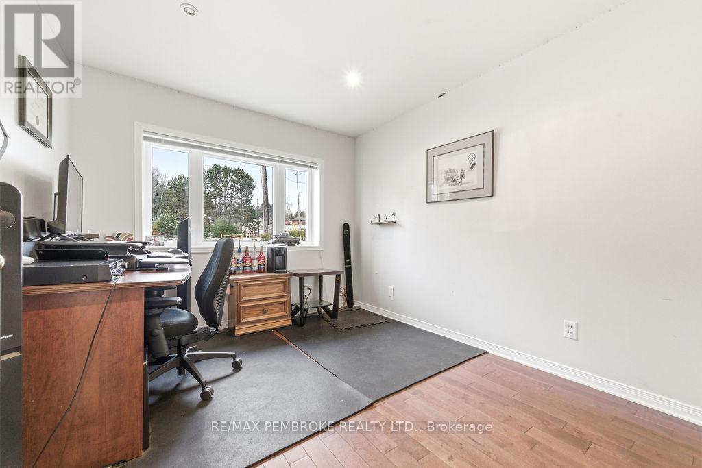 2849 Petawawa Boulevard, Petawawa, Ontario  K8H 2K7 - Photo 22 - X12986078