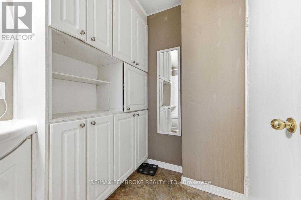 2849 Petawawa Boulevard, Petawawa, Ontario  K8H 2K7 - Photo 26 - X12986078