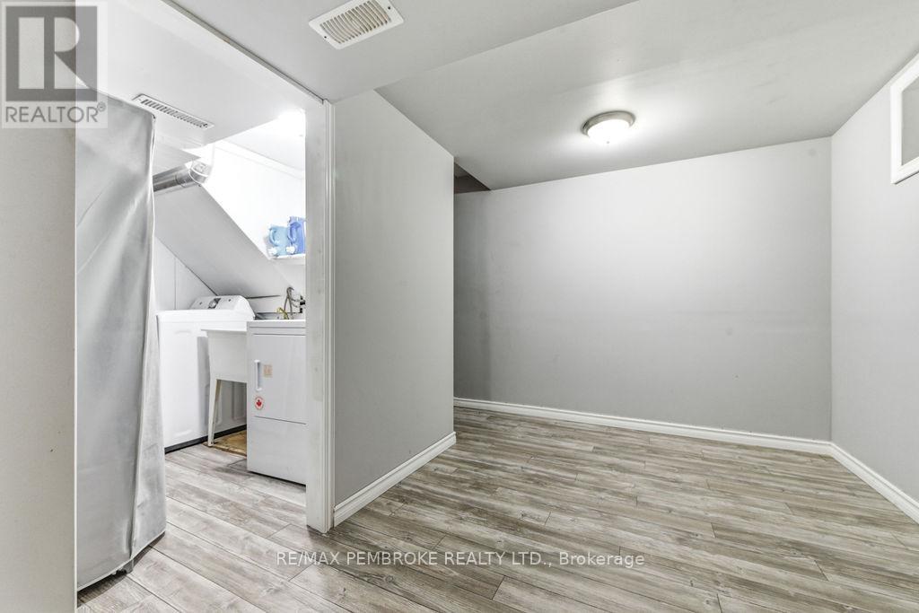 2849 Petawawa Boulevard, Petawawa, Ontario  K8H 2K7 - Photo 36 - X12986078