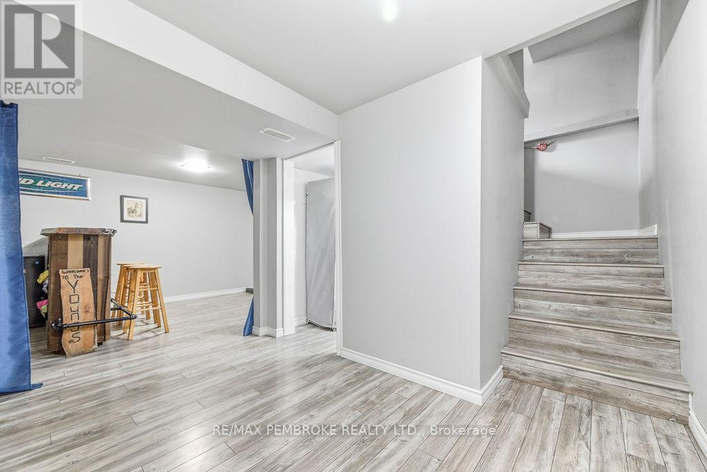 2849 Petawawa Boulevard, Petawawa, Ontario  K8H 2K7 - Photo 37 - X12986078