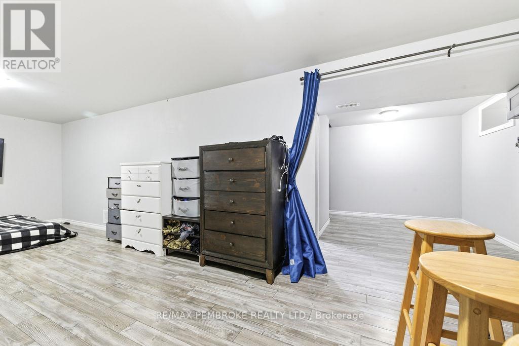 2849 Petawawa Boulevard, Petawawa, Ontario  K8H 2K7 - Photo 38 - X12986078