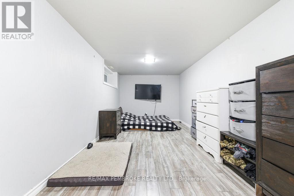 2849 Petawawa Boulevard, Petawawa, Ontario  K8H 2K7 - Photo 41 - X12986078