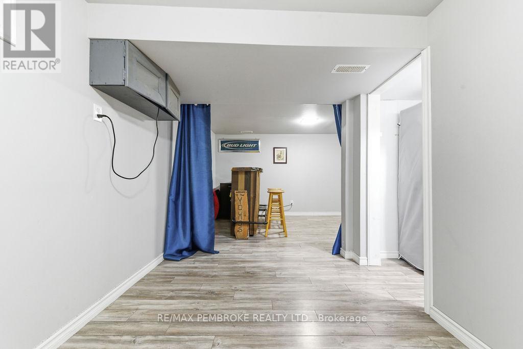 2849 Petawawa Boulevard, Petawawa, Ontario  K8H 2K7 - Photo 42 - X12986078