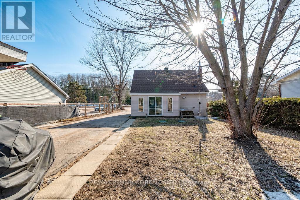 2849 Petawawa Boulevard, Petawawa, Ontario  K8H 2K7 - Photo 5 - X12986078