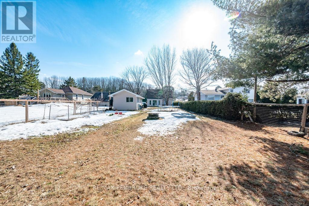 2849 Petawawa Boulevard, Petawawa, Ontario  K8H 2K7 - Photo 8 - X12986078