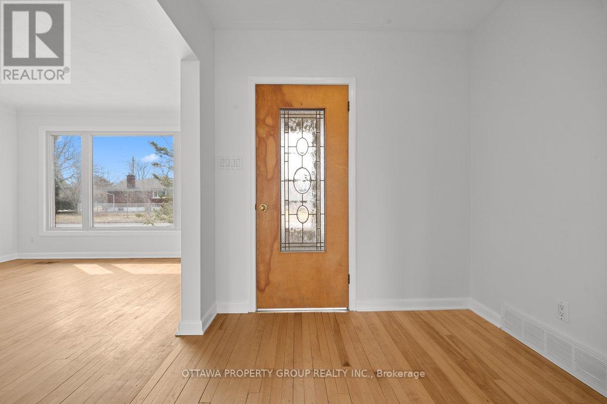 777 Cork Street, Ottawa, Ontario  K1G 1X8 - Photo 3 - X12986066