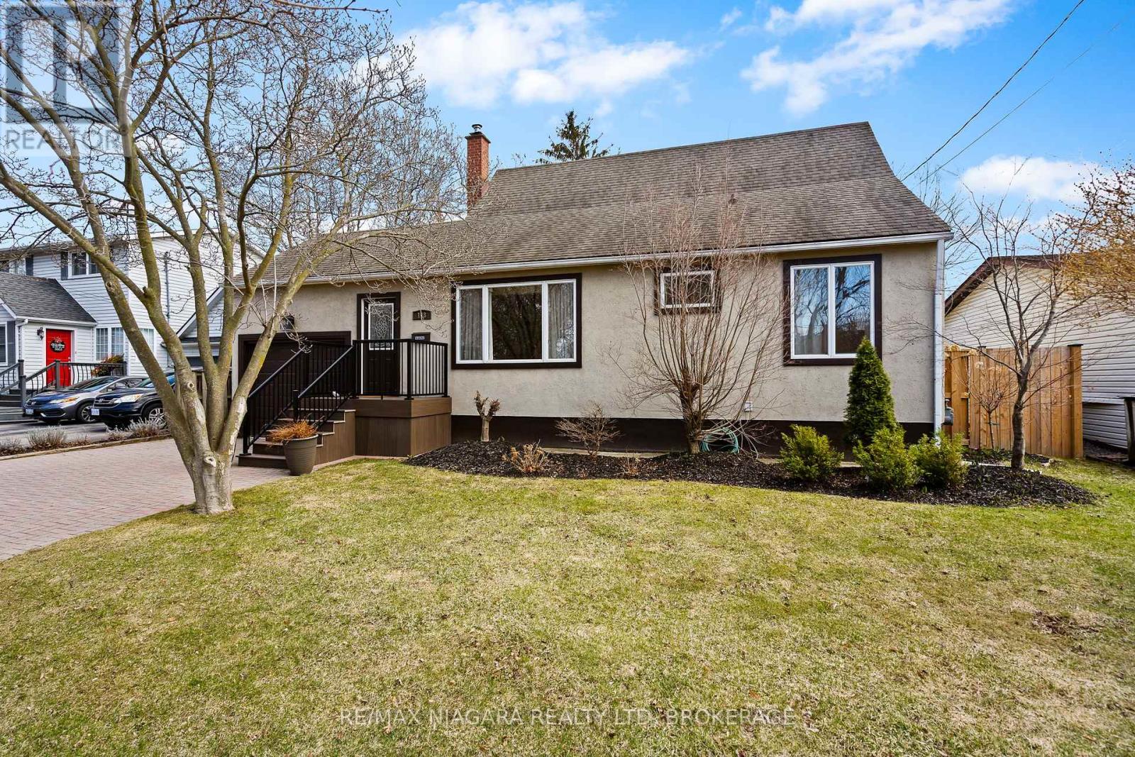 148 Lakeshore Road, St. Catharines, Ontario  L2N 2V1 - Photo 1 - X12986084