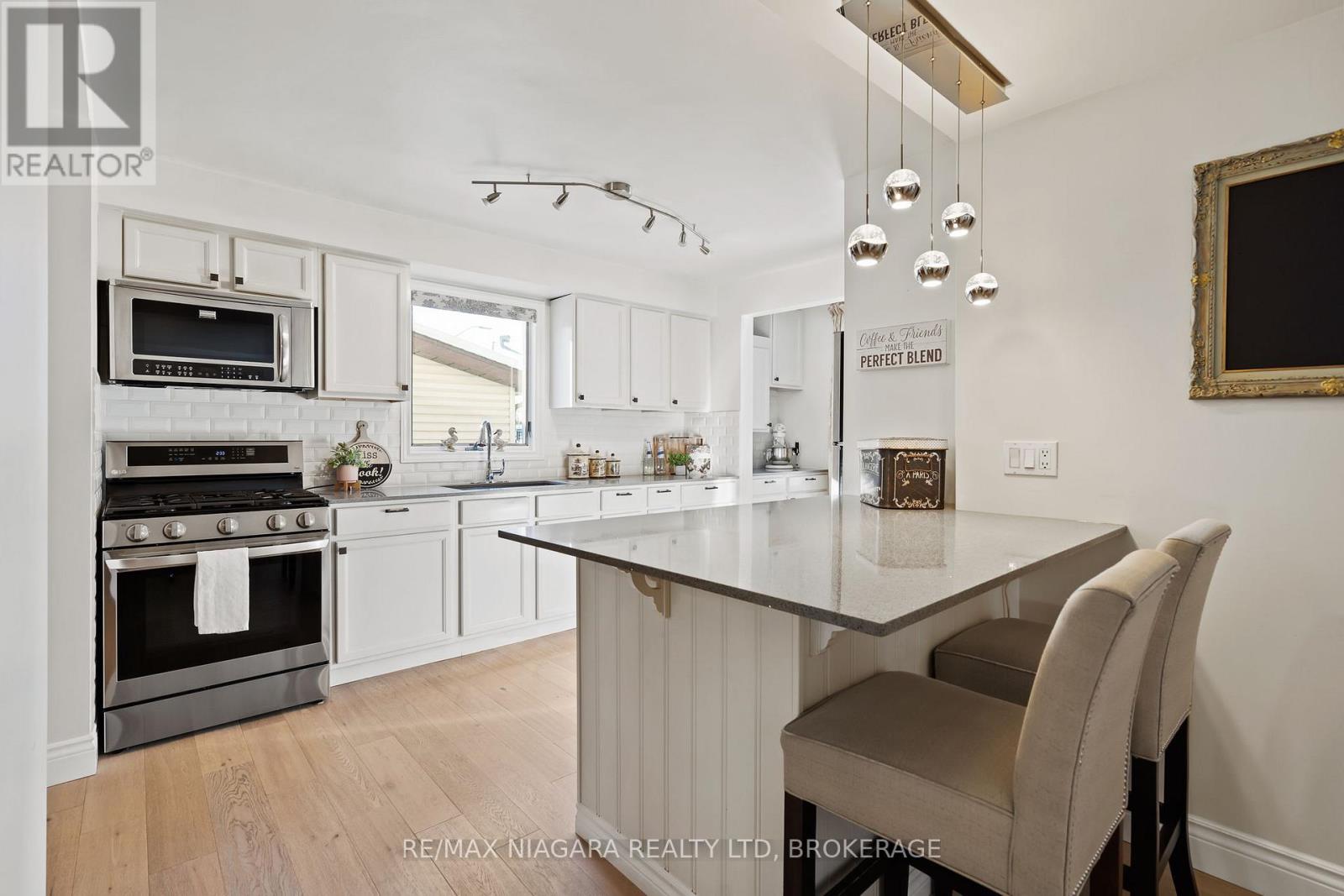 148 Lakeshore Road, St. Catharines, Ontario  L2N 2V1 - Photo 4 - X12986084